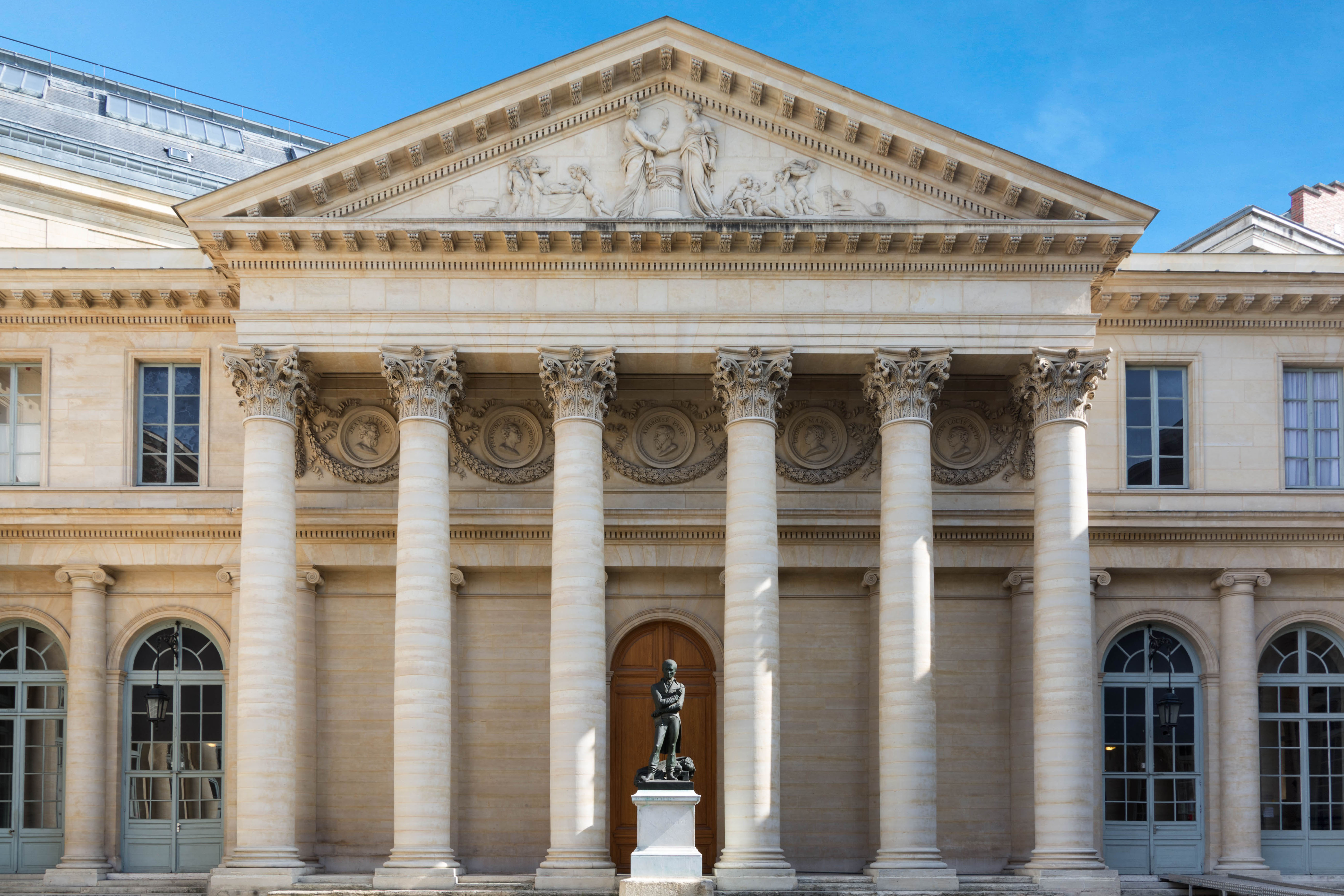 Cour pavillon central
