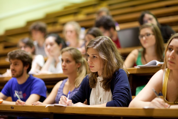 Etudiants en amphithéâtre